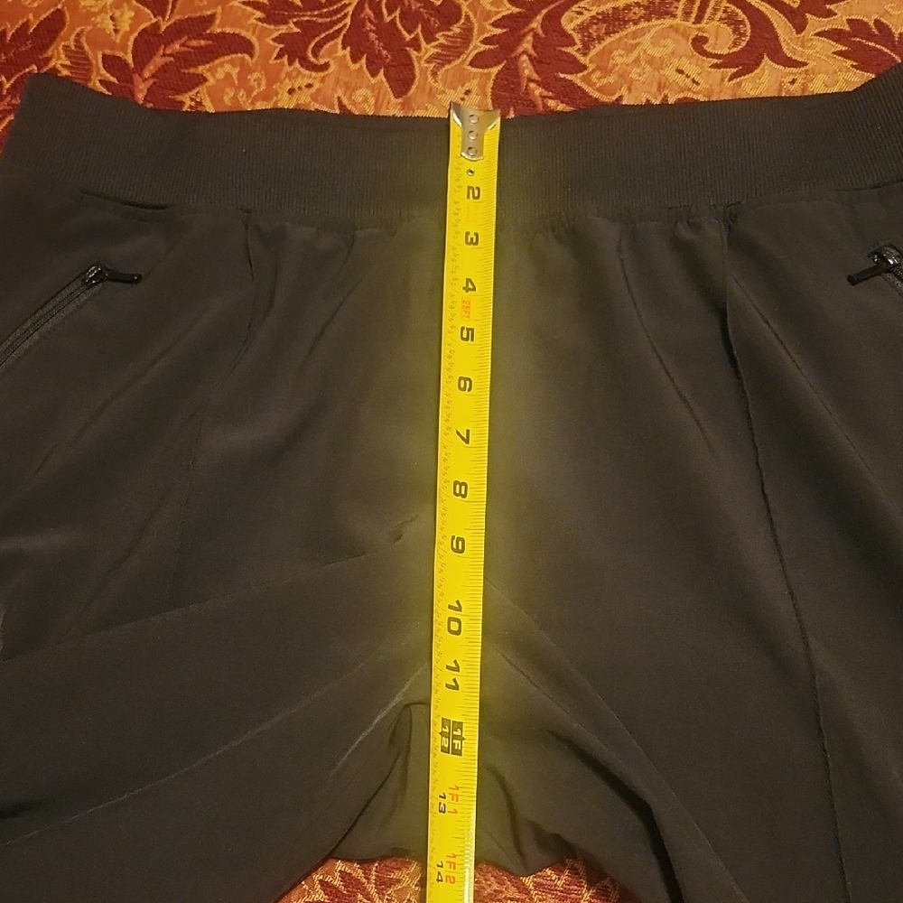 Chico's Zenergy Black Capri Lightweight Pants, Chico's Size 2 (12), Like New - Picture 10 of 12